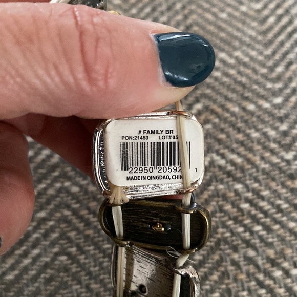 Family brackets - Picture 5 of 5